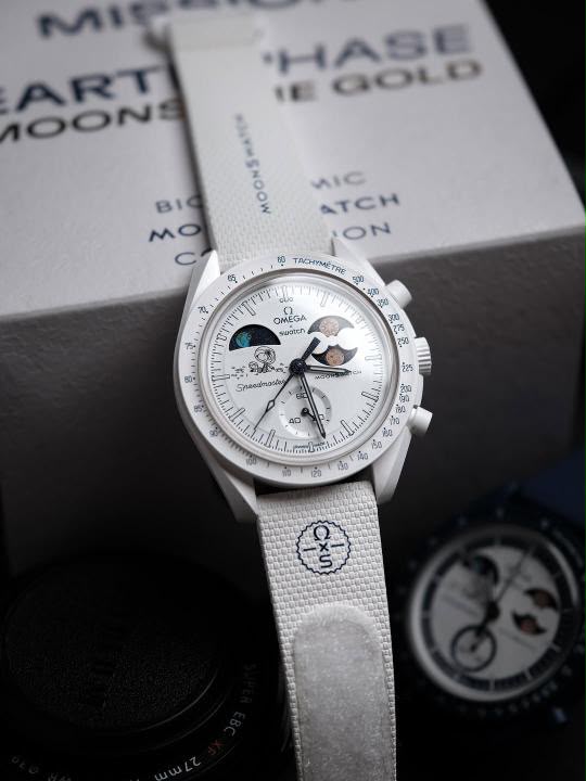 Omega Moon