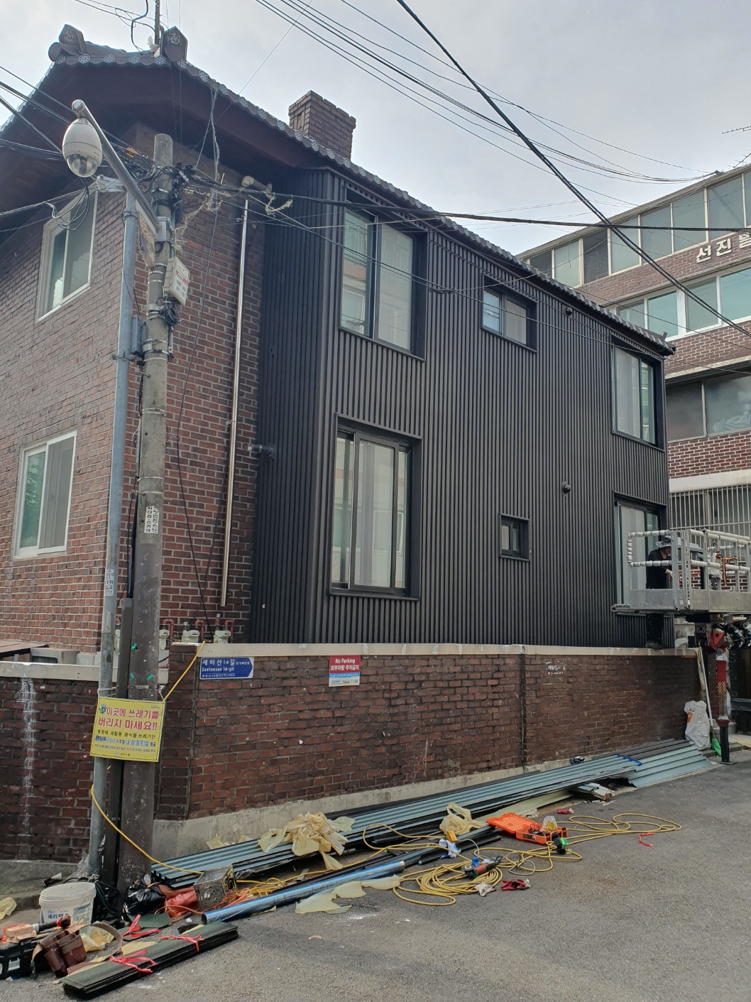 외피를 세우는 순서｜판넬 시공 현장에서 살핀 이음과 마감 현장 시공 사진 12