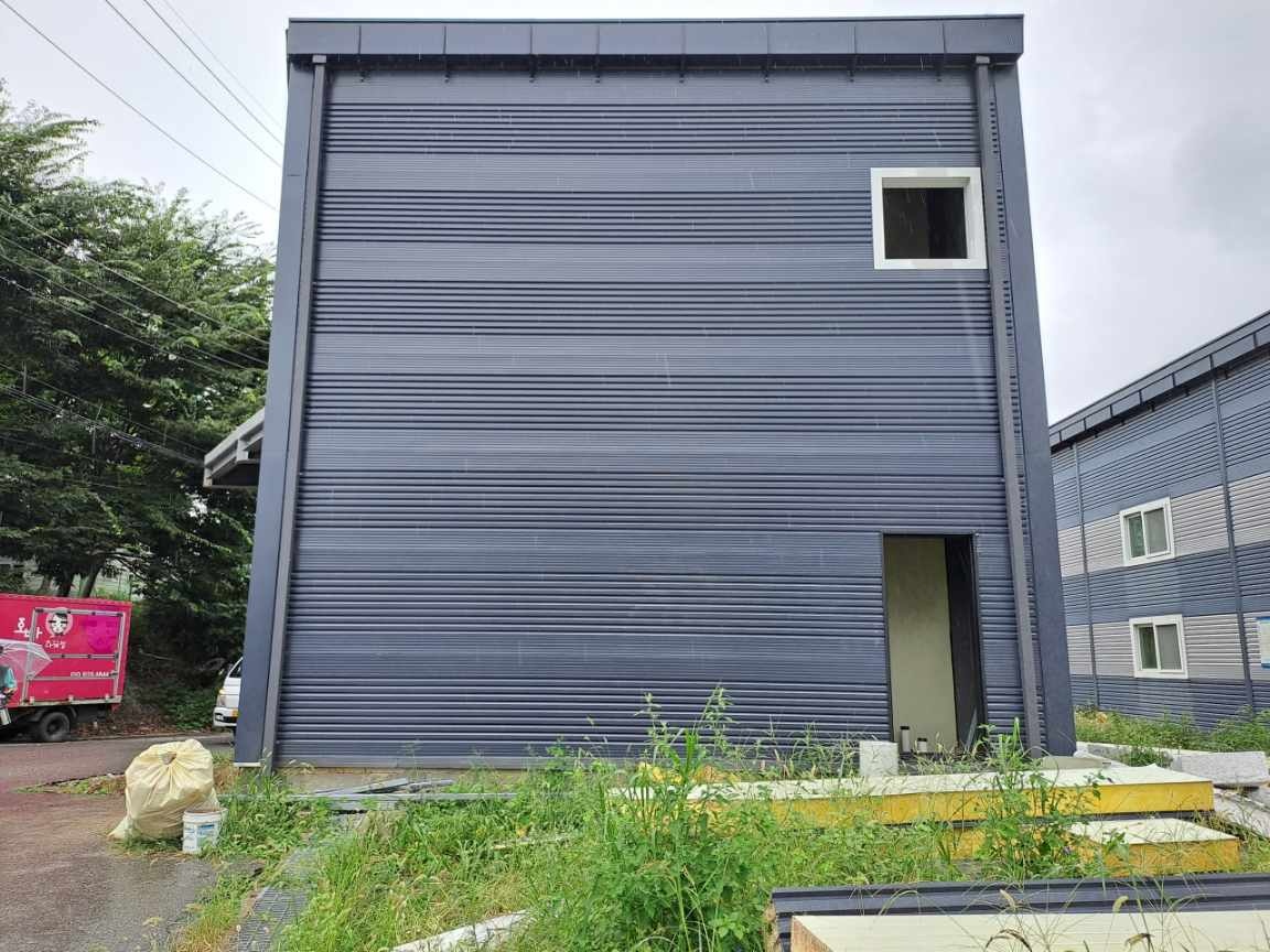 외피를 세우는 순서｜판넬 시공 현장에서 살핀 이음과 마감 현장 시공 사진 22