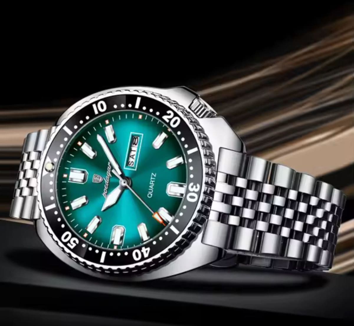 Poedagar 682 diver-style watch with rotating bezel