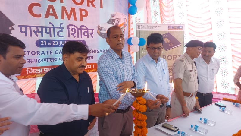 पासपोर्ट शिविर का उद्धघाटन करते डीएम व अन्य
