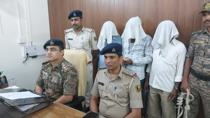 प्रेस कॉन्फ्रेंस करते एसडीपीओ शिवम कुमार