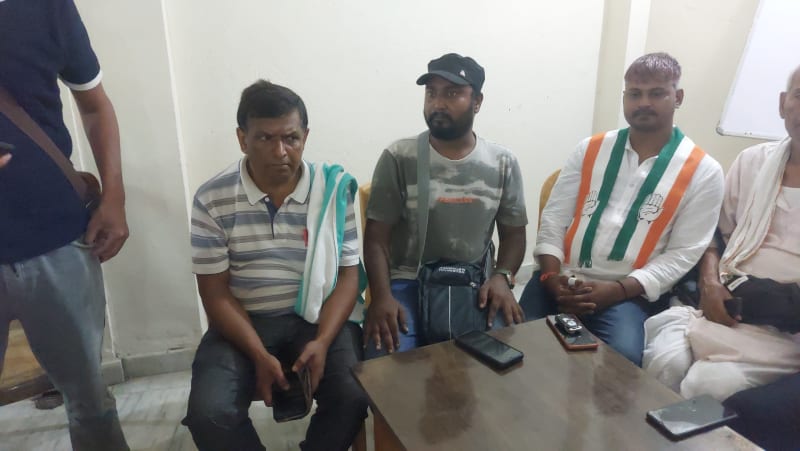 प्रेस वार्ता में शामिल विपक्षी दल 