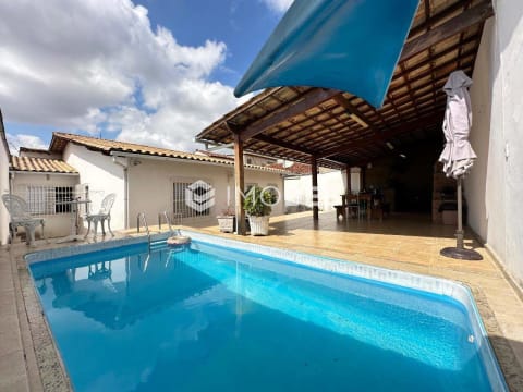 Casa linear, 3 quartos, Santa Amélia, 338m², 3 vagas e piscina