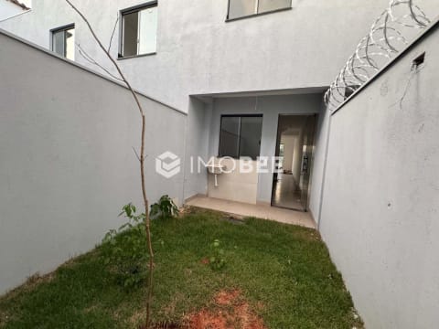 Casa duplex 2 suítes Piratininga BH 70m² 2 vagas Quintal