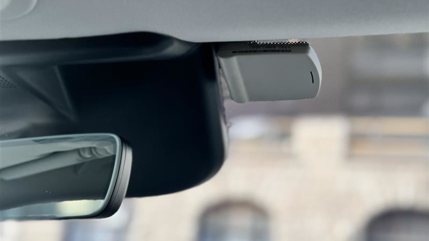 bilde av bompengebrikke i en bil 