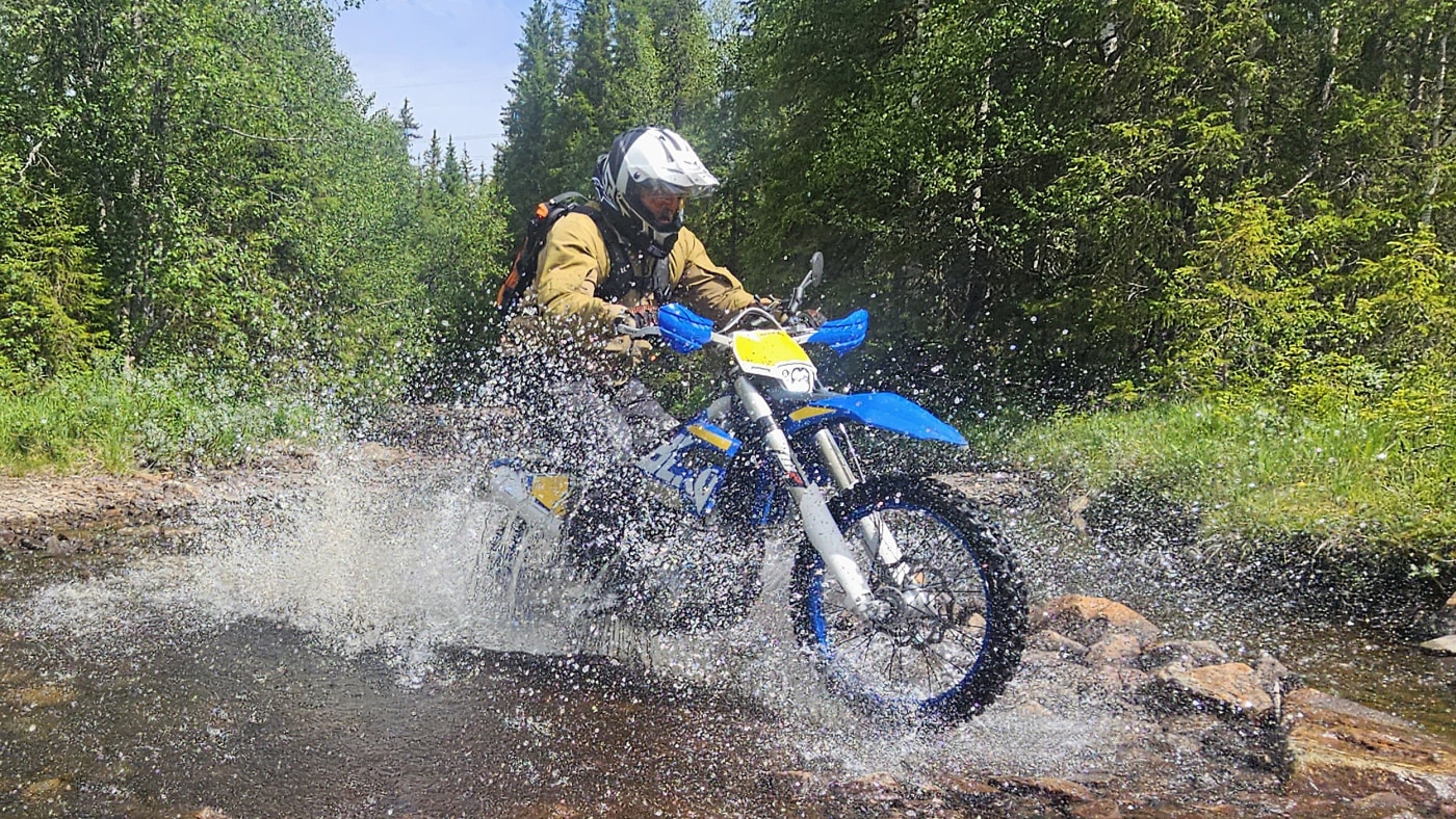 Motorsykkel elv vann