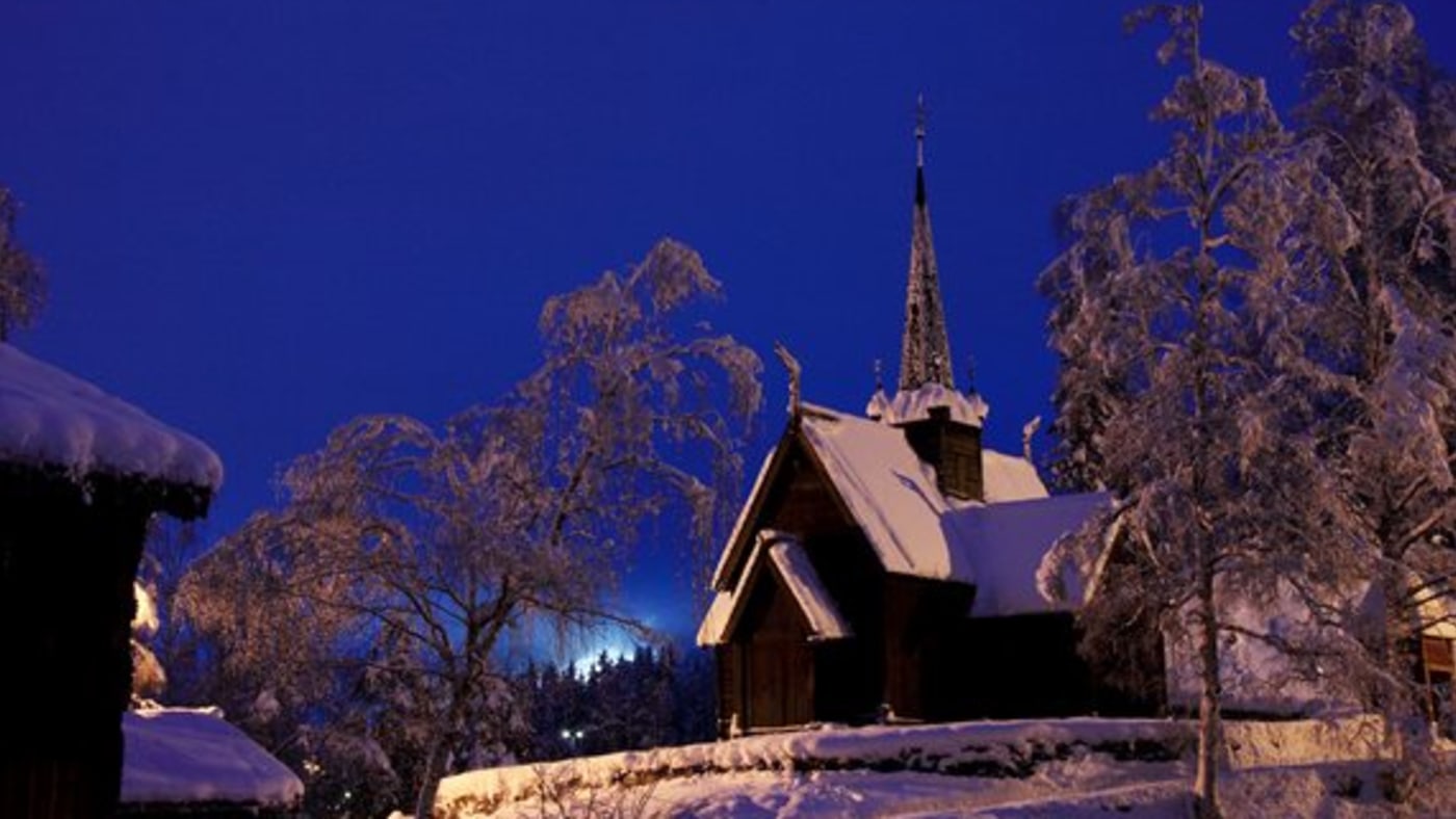 Vinterkledd Maihaugen kirke.
