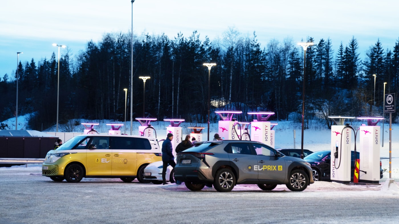 Elbiler på ladestasjon