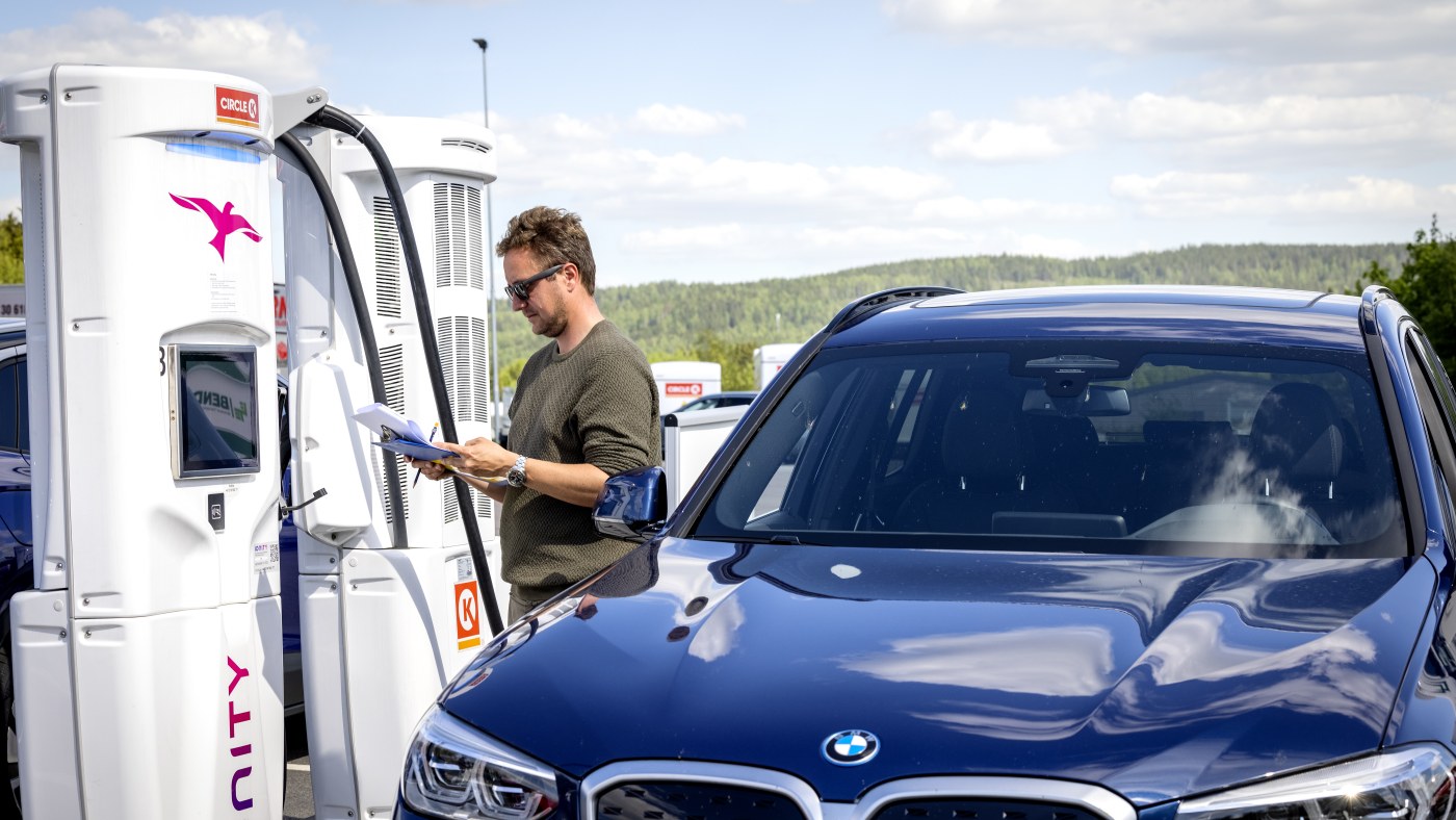 bmw i ladestasjon