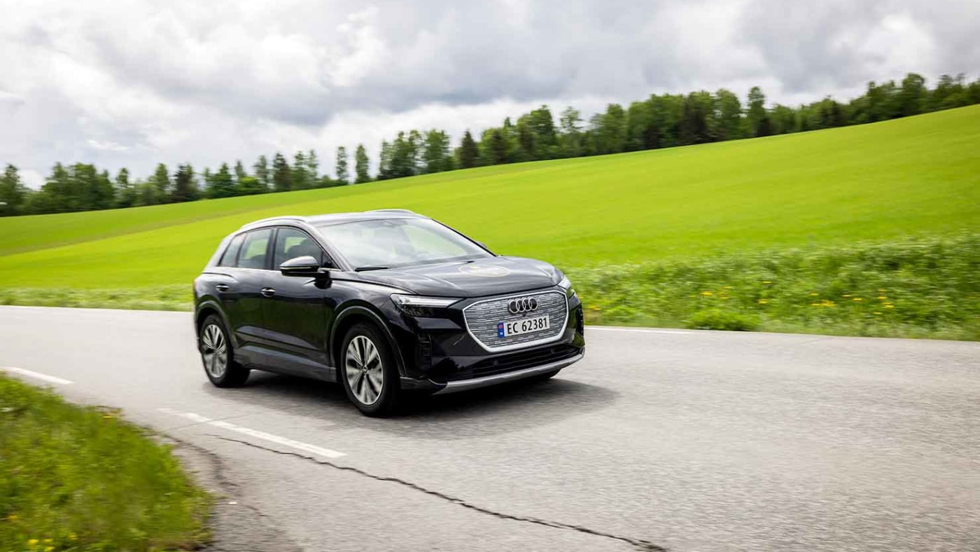 Audi e-tron q4 40 på landevei elbiltesten 2022
