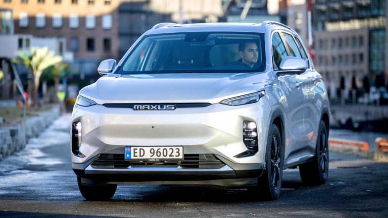 Grå Maxus Euniq6