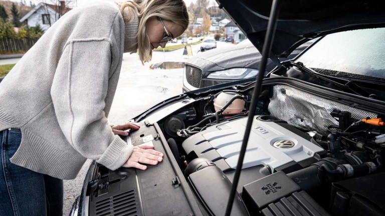 Sjekk motorrom ved kjøp av bruktbil