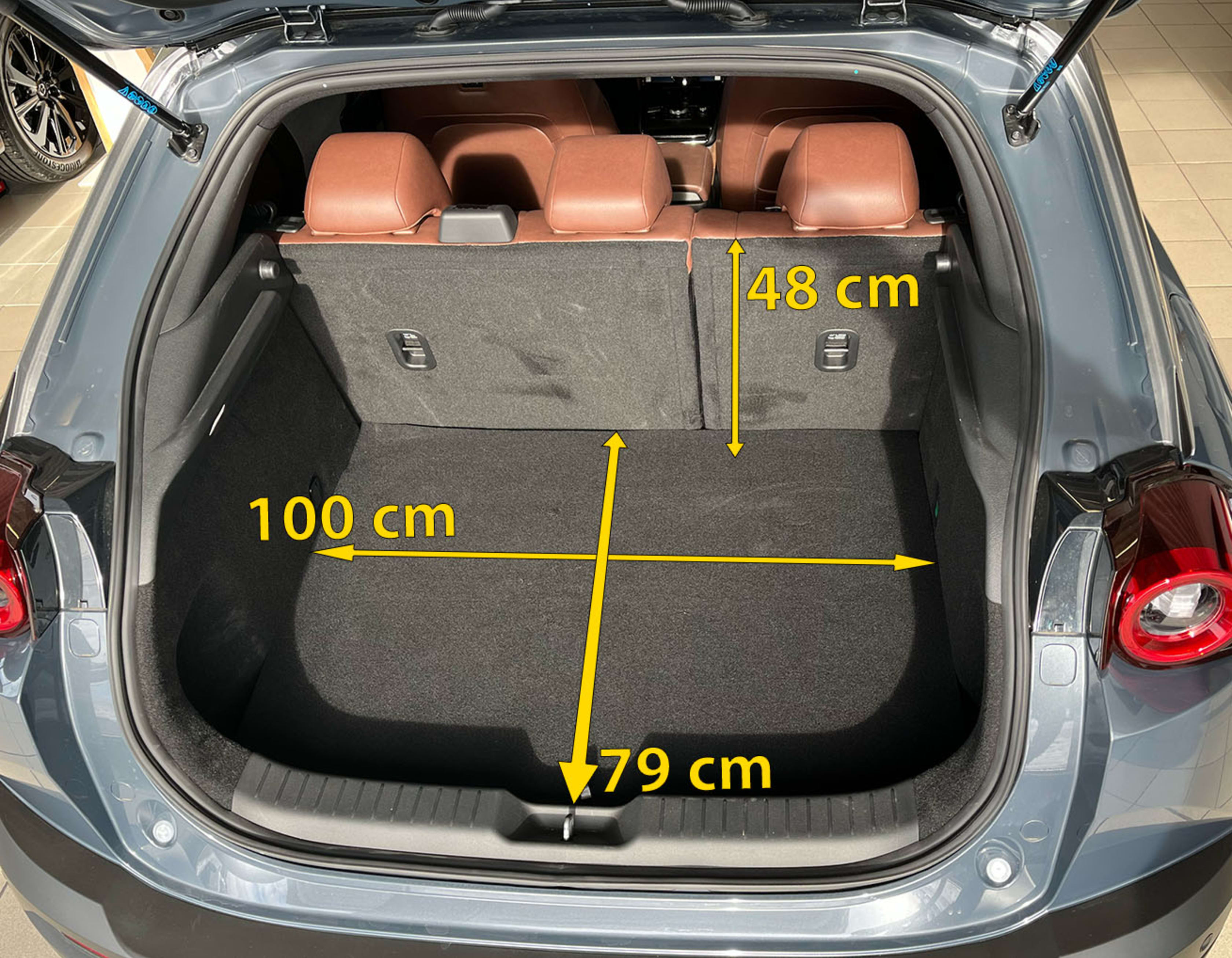 Målene i bagasjerommet Mazda MX 30