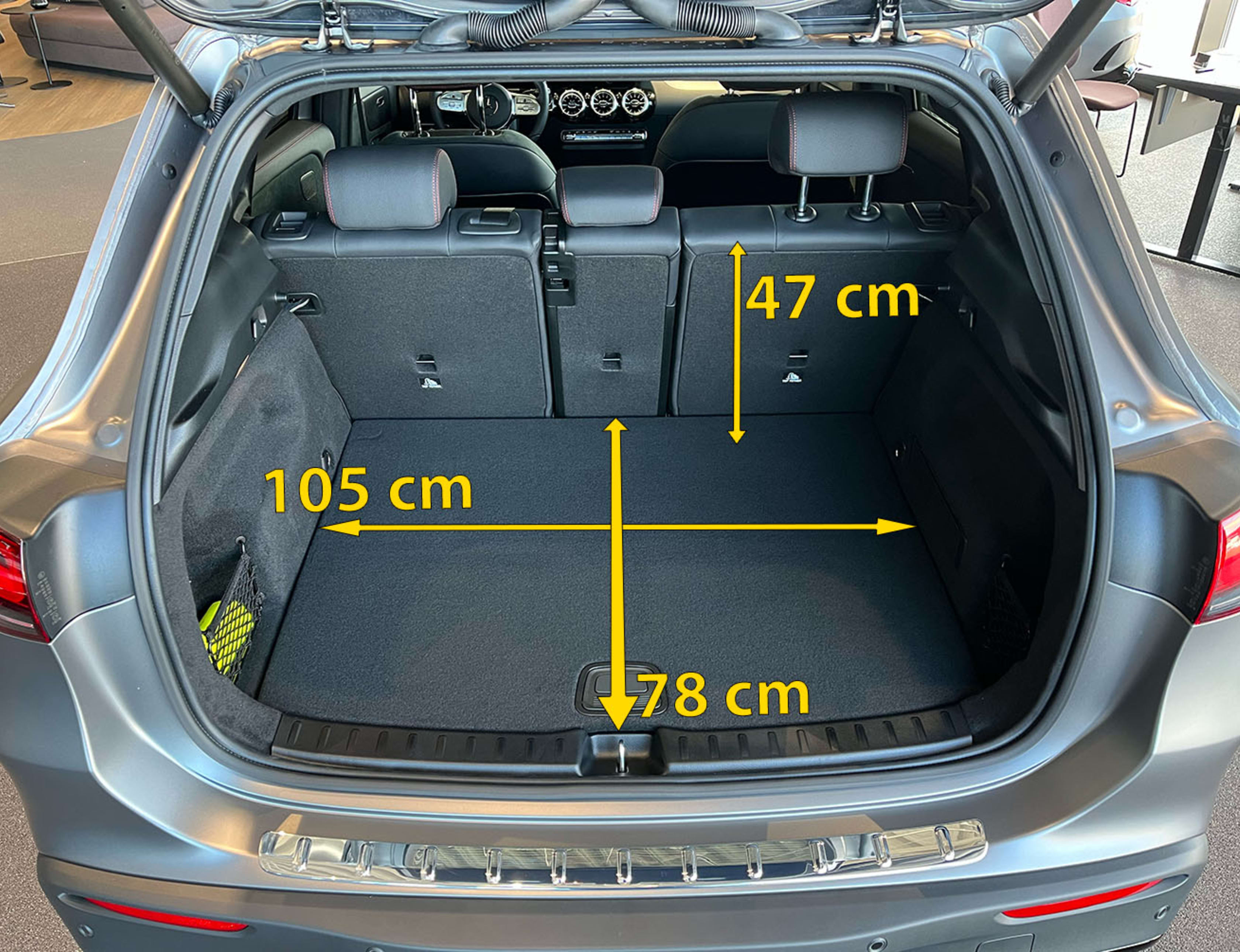 Målene i bagasjerommet Mercedes-Benz EQA