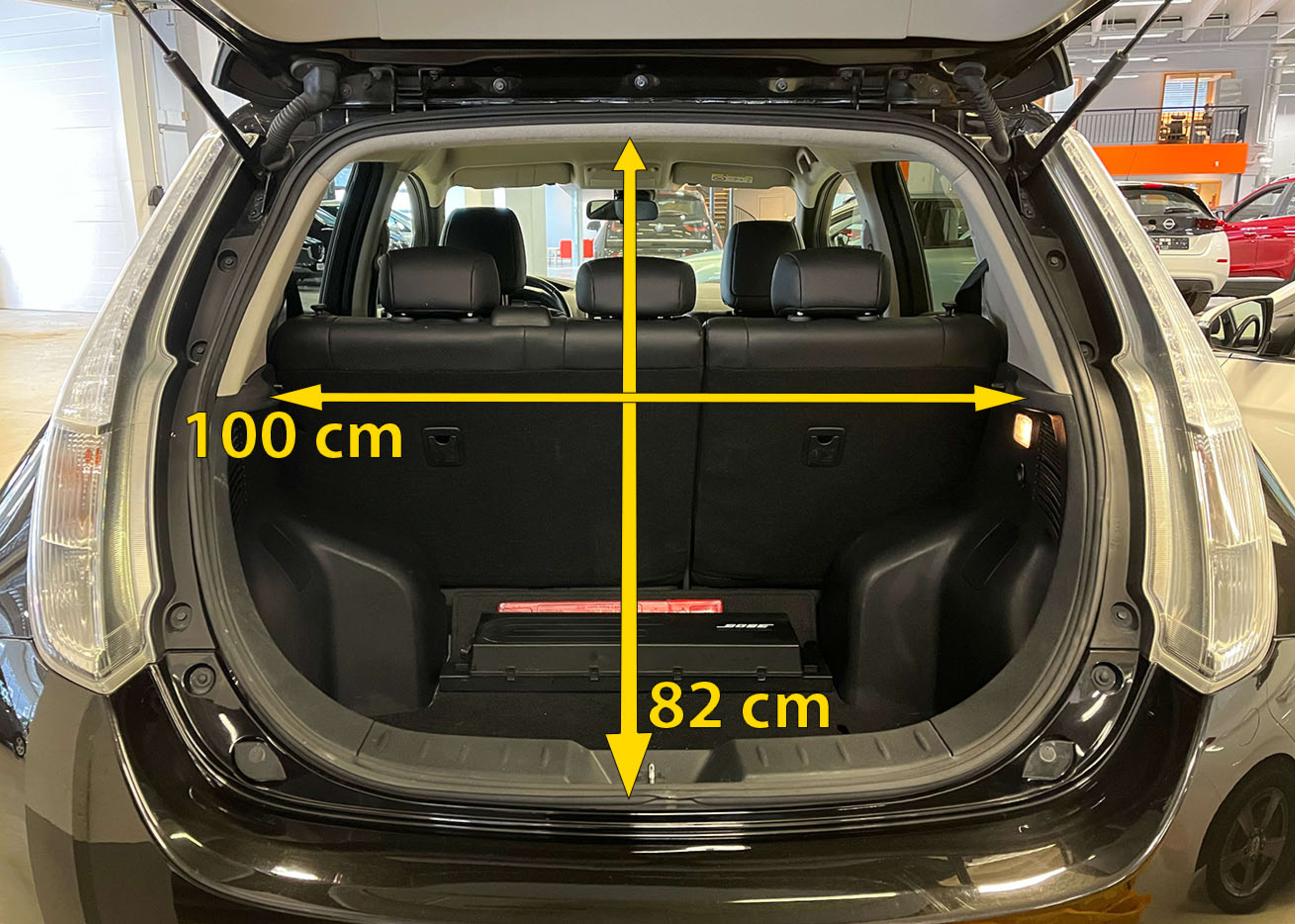 Mål på bakluke-åpningen i Nissan Leaf 24 kWh.
