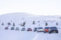 biler i kolonne på fjellet