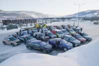 Samling biler og bilbergere