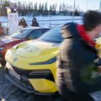 Lotus Eletre ved ladestolpen