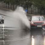 biler i regn