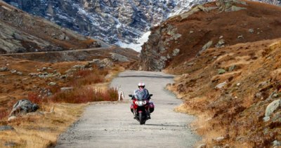 Motorsykkel på landevei