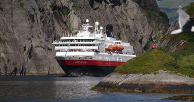 Bildet viser «MS Nordnorge» – et av Hurtigrutens skip