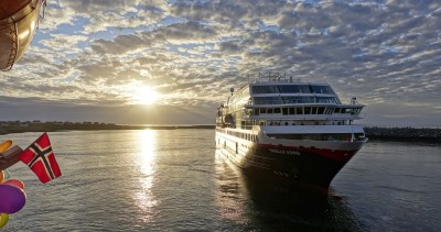 Bildet viser Trollfjord – et av Hurtigrutens skip 