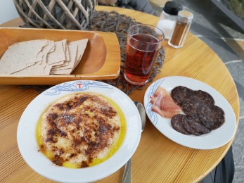 Rømmegrøt på Grimsdalssetra hører med.