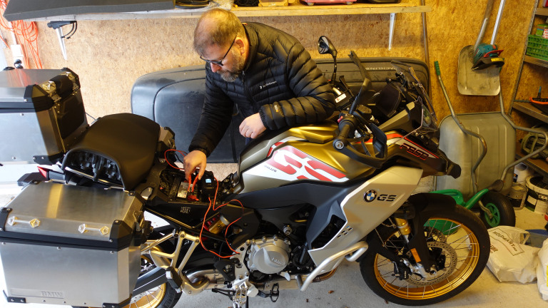 Batterilading MC, garasje, vinteragring.