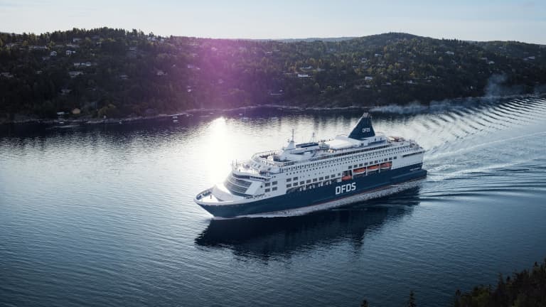 Bildet viser DFDS-fergen på vei inn Oslofjorden