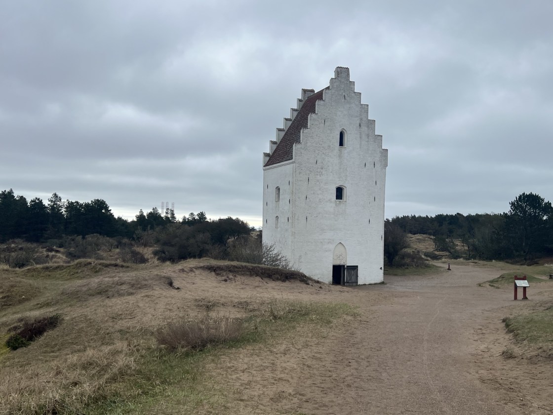 Den tilsandede kirke på Jylland i Danmark
