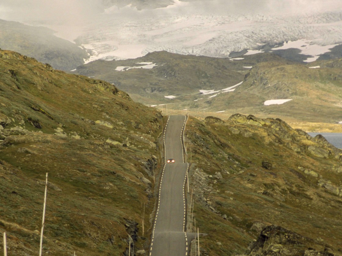 Bil på Sognefjellsveien