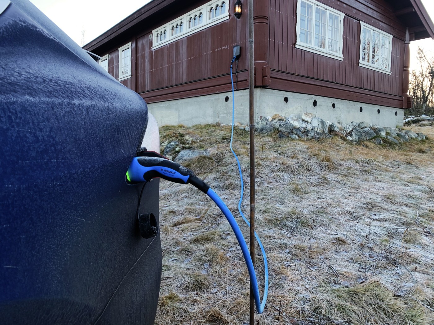 Ladeboks på hytte, koblet til elbil