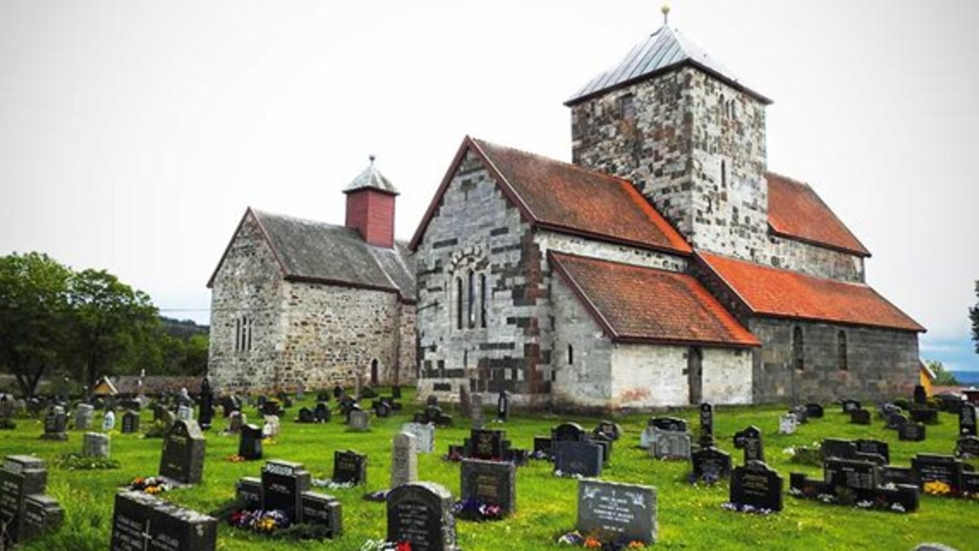 Søsterkirkene på Granavollen. Steinkirker.