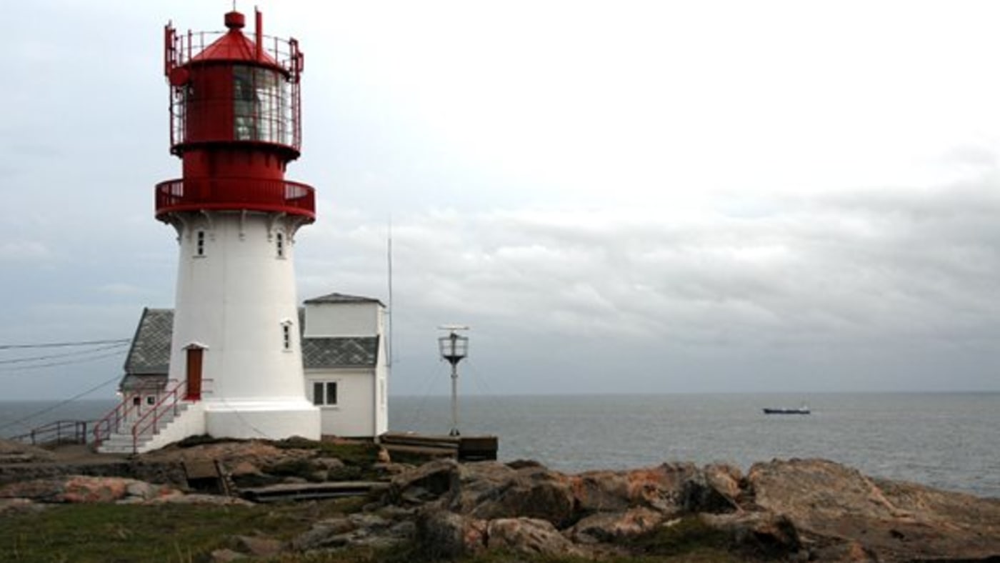 Lindesnes fyr, et støpejerntårn fra 1915. 16,1 meter høyt.