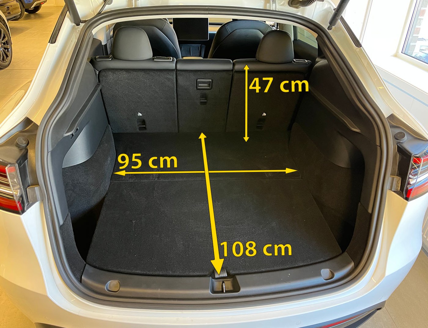 Bagasjerommet i Tesla Model Y.