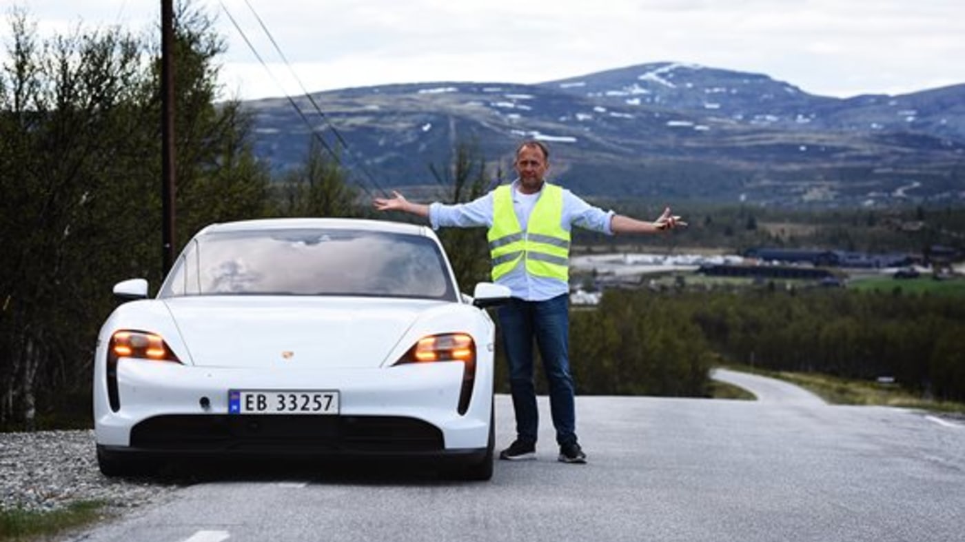 porsche parkert med veien