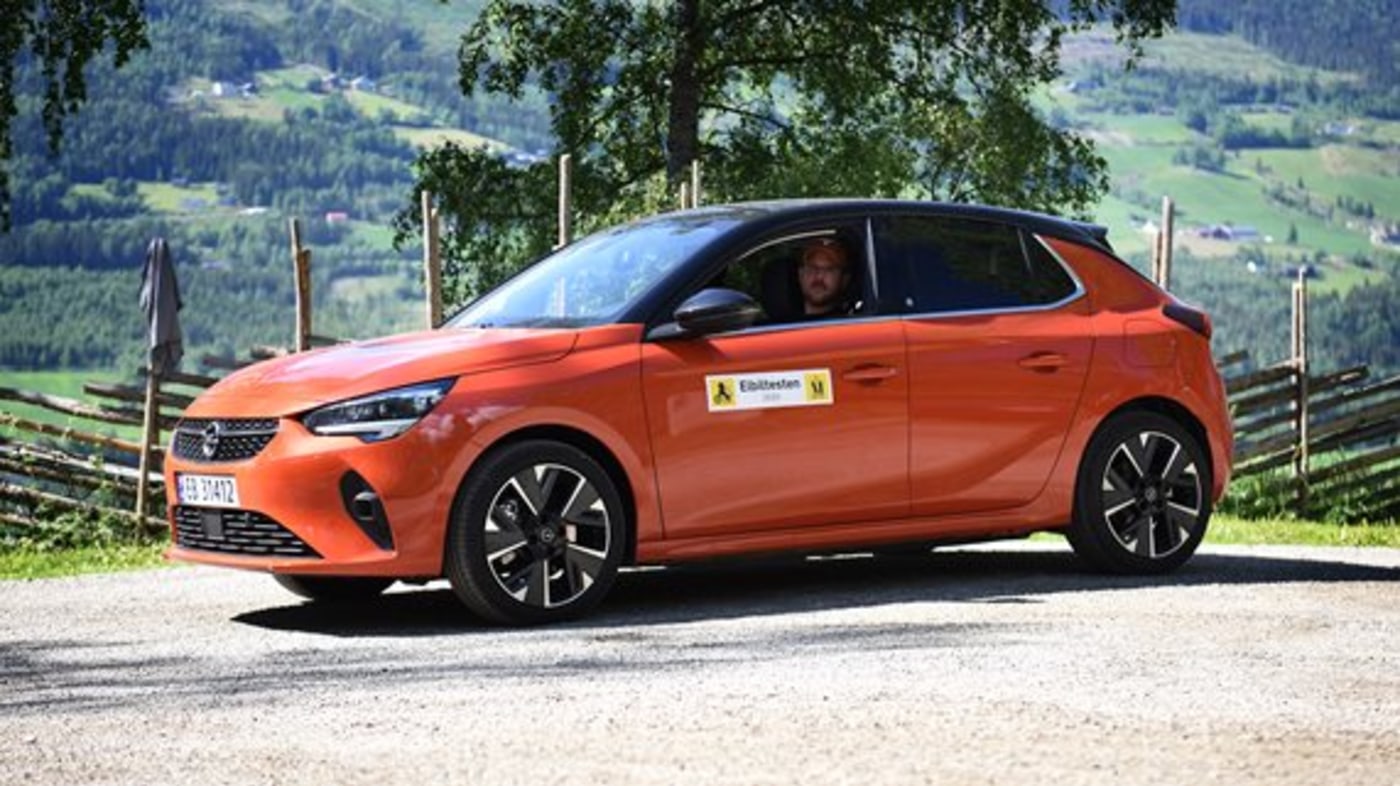 Opel Corsa-e står parkert.