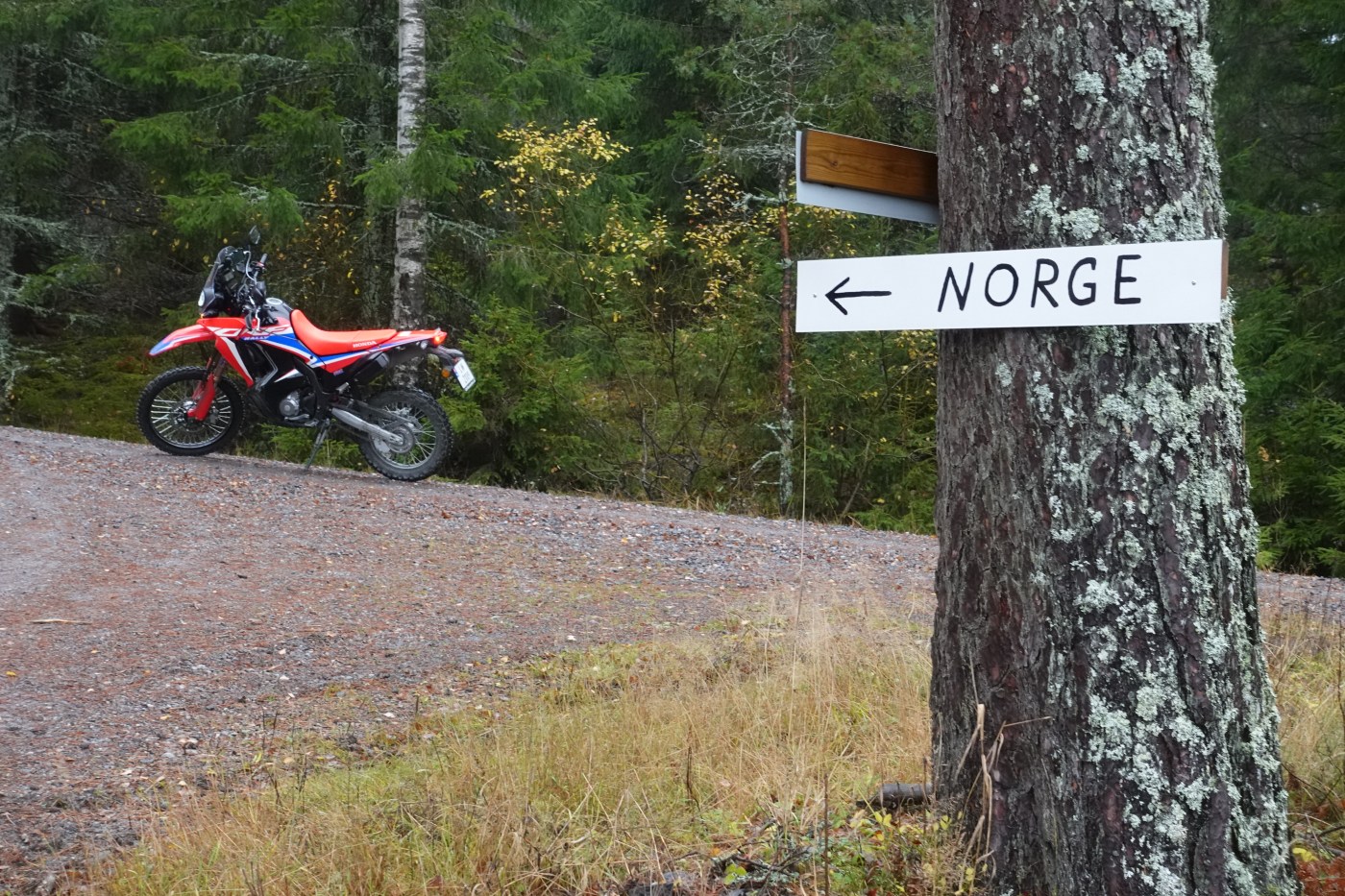 motorsykkel på grusvei
