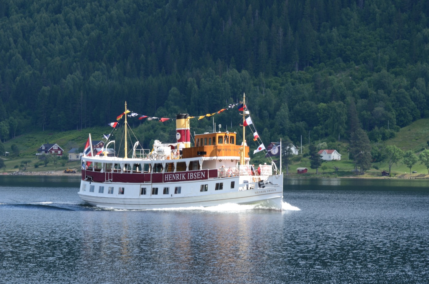 Kjører du langs Telemarkskanalen møter du sannsynligvis en av de flotte kanalbåtene.