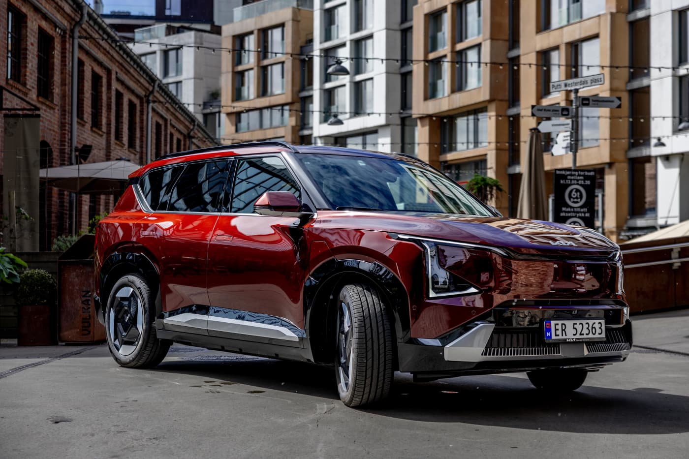 Rød Kia EV5