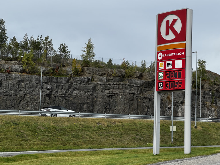 prisstolpe ved vei