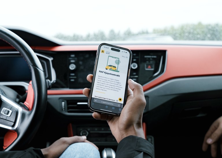 kjøpekontrakt på mobilskjerm