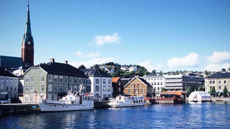 I Pollen ligger restaurantene og caféene tett i tett rundt hele havnebassenget.