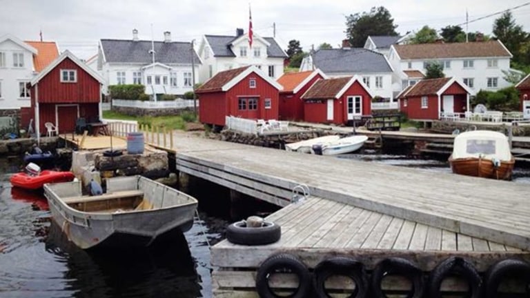 Øya Merdø med vakre, gamle sørlandshus. 