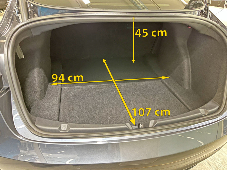 Bagasjerommet i Tesla Model 3.