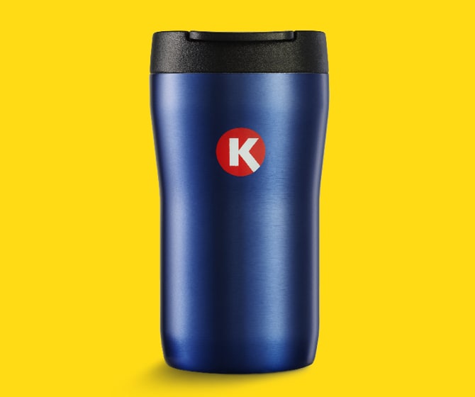 Circle K kopp på påskegul bakgrunn.