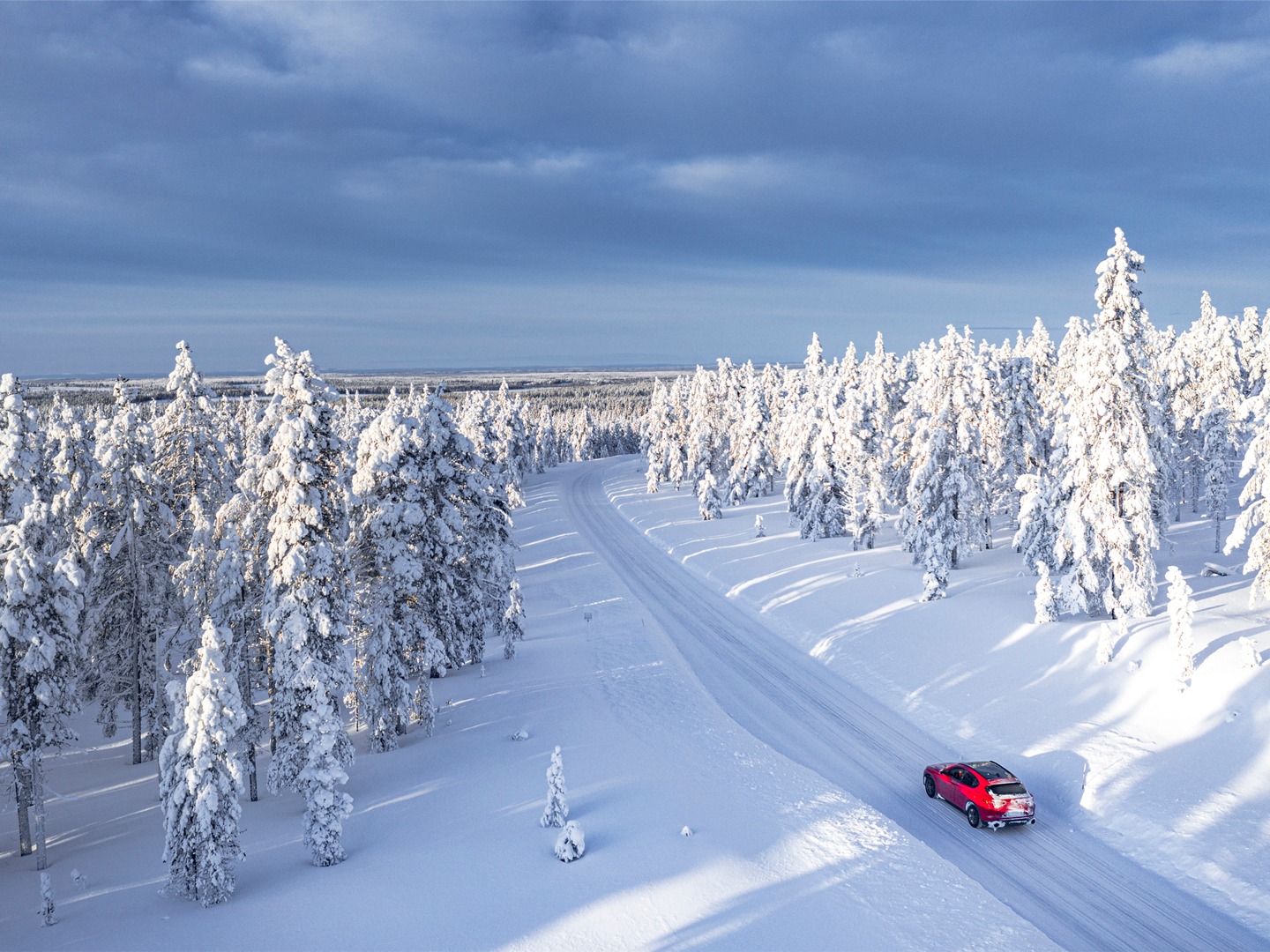 Bilde av bil i snøen 