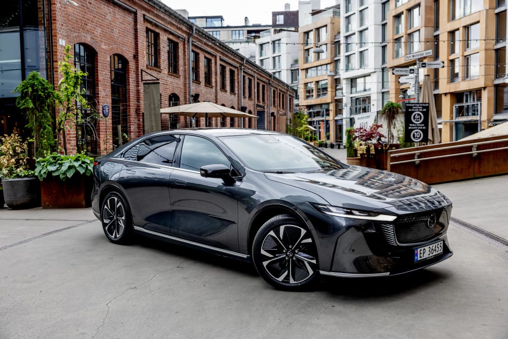 Grå Mazda 6e