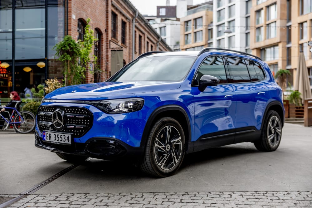 Blå Mercedes GLB